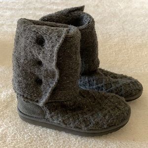 Grey sweater Ugg boots